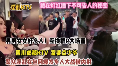 两个熟女轮流把年轻小伙榨干（约她看简阶）